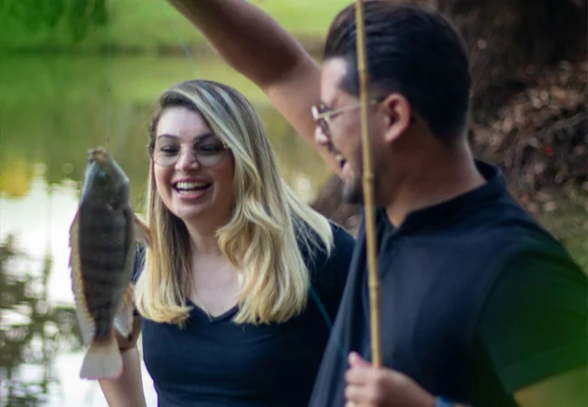 Profissionais participando de dinâmica corporativa de team building no hotel fazenda são paulo.