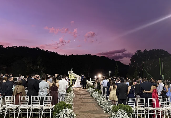 Grande salão de eventos montado para convenção no hotel fazenda campo limpo Morada do Verde.