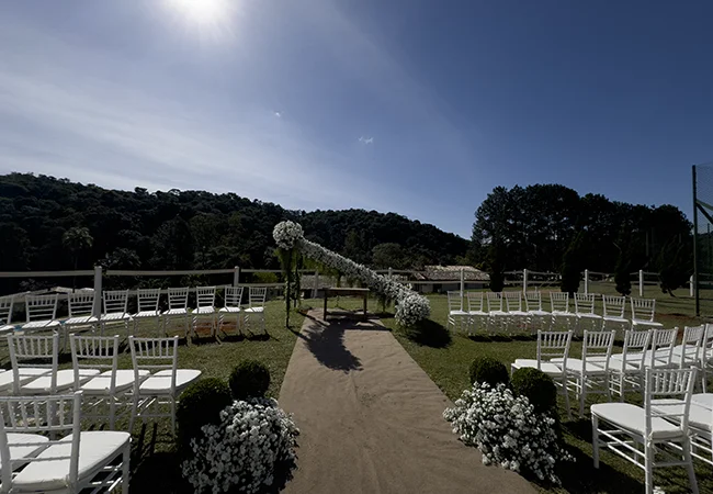 Grande salão de eventos montado para convenção no hotel fazenda campo limpo Morada do Verde.