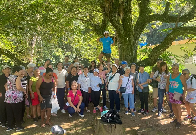 Excursão de grupos da melhor idade aproveitando o dia de lazer no hotel fazenda sp morada do verde