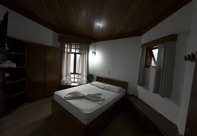 Quarto confortável para até 5 pessoas com excelente custo benefício no hotel fazenda campo limpo.