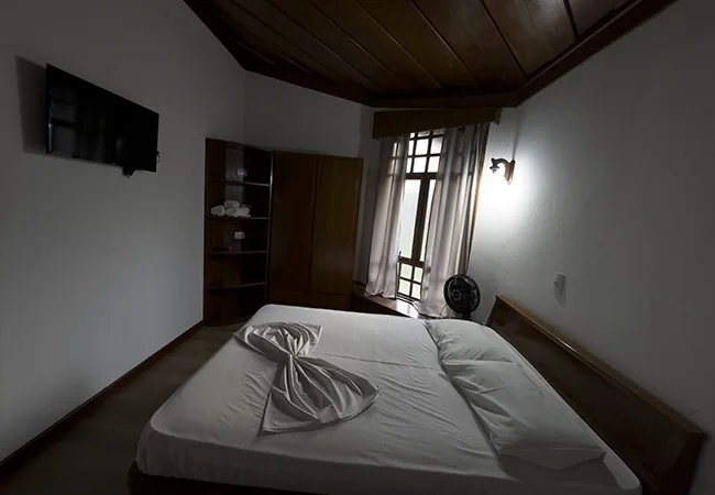 Quarto confortável para até 5 pessoas com excelente custo benefício no hotel fazenda campo limpo.