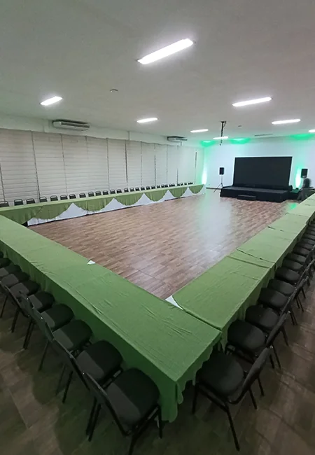 Treinamento corporativo e workshop montado no salão do hotel fazenda no interior de sp