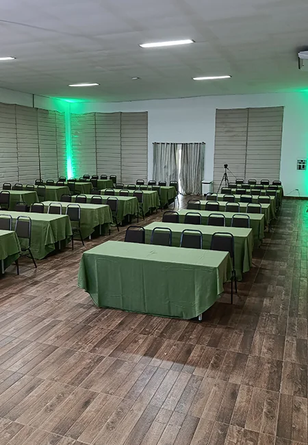 Treinamento corporativo e workshop montado no salão do hotel fazenda no interior de sp