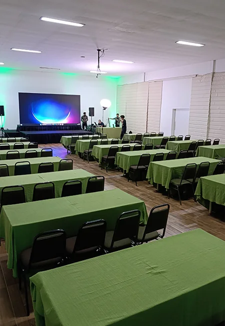 Treinamento corporativo e workshop montado no salão do hotel fazenda no interior de sp